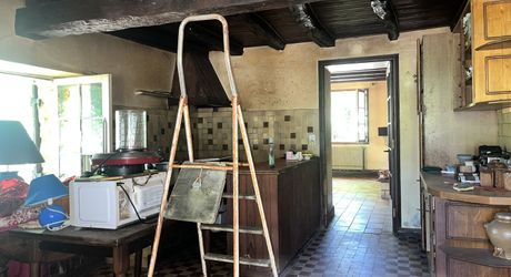Beau bien de caractère avec dépendances à rénover – Idéal projet touristique ou familial Périgord Noir