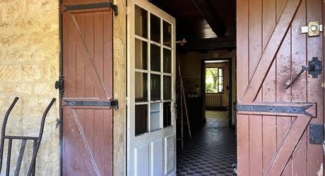 Beau bien de caractère avec dépendances à rénover – Idéal projet touristique ou familial Périgord Noir