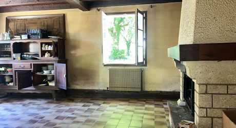Beau bien de caractère avec dépendances à rénover – Idéal projet touristique ou familial Périgord Noir