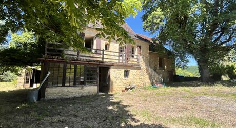 Beau bien de caractère avec dépendances à rénover – Idéal projet touristique ou familial Périgord Noir