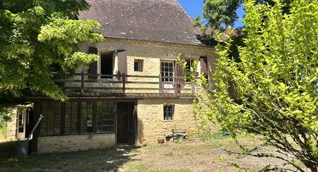 Beau bien de caractère avec dépendances à rénover – Idéal projet touristique ou familial Périgord Noir