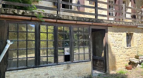 Beau bien de caractère avec dépendances à rénover – Idéal projet touristique ou familial Périgord Noir