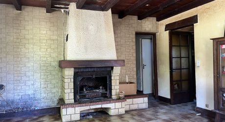 Beau bien de caractère avec dépendances à rénover – Idéal projet touristique ou familial Périgord Noir