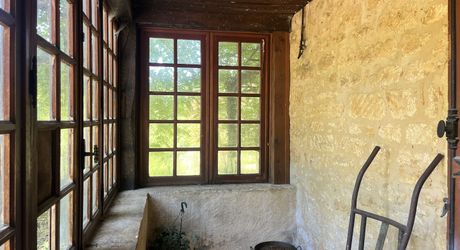 Beau bien de caractère avec dépendances à rénover – Idéal projet touristique ou familial Périgord Noir