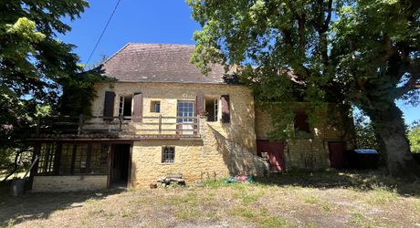 Beau bien de caractère avec dépendances à rénover – Idéal projet touristique ou familial Périgord Noir
