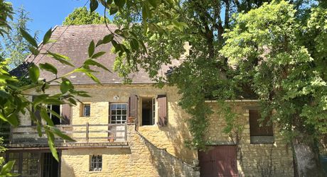Beau bien de caractère avec dépendances à rénover – Idéal projet touristique ou familial Périgord Noir