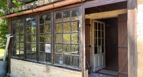 Beau bien de caractère avec dépendances à rénover – Idéal projet touristique ou familial Périgord Noir