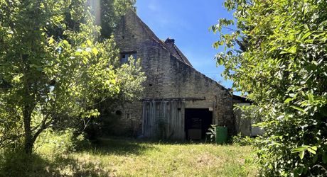 Beau bien de caractère avec dépendances à rénover – Idéal projet touristique ou familial Périgord Noir