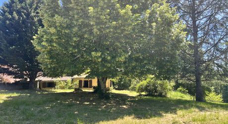 Beau bien de caractère avec dépendances à rénover – Idéal projet touristique ou familial Périgord Noir
