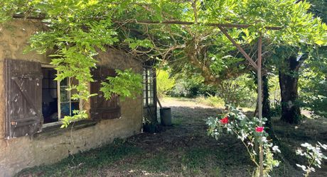 Beau bien de caractère avec dépendances à rénover – Idéal projet touristique ou familial Périgord Noir