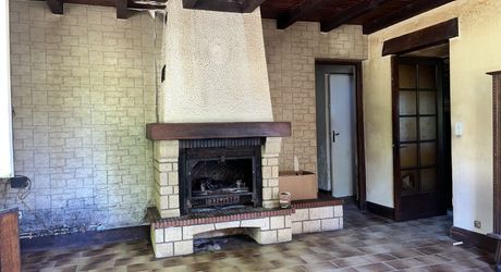 Beau bien de caractère avec dépendances à rénover – Idéal projet touristique ou familial Périgord Noir