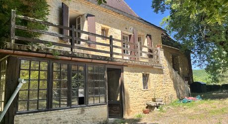 Beau bien de caractère avec dépendances à rénover – Idéal projet touristique ou familial Périgord Noir