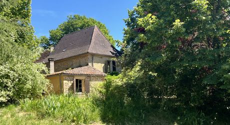 Beau bien de caractère avec dépendances à rénover – Idéal projet touristique ou familial Périgord Noir