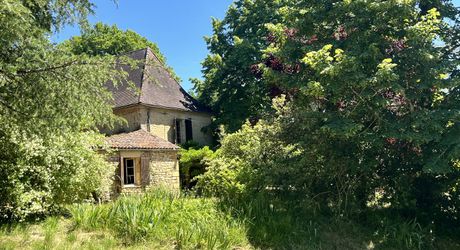 Beau bien de caractère avec dépendances à rénover – Idéal projet touristique ou familial Périgord Noir