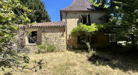 Beau bien de caractère avec dépendances à rénover – Idéal projet touristique ou familial Périgord Noir