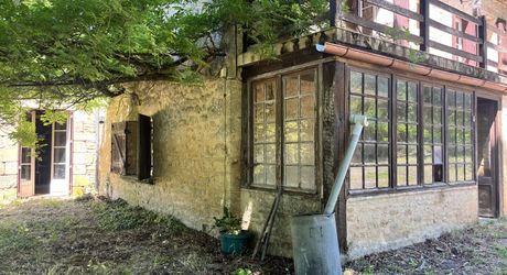 Beau bien de caractère avec dépendances à rénover – Idéal projet touristique ou familial Périgord Noir