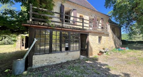 Beau bien de caractère avec dépendances à rénover – Idéal projet touristique ou familial Périgord Noir