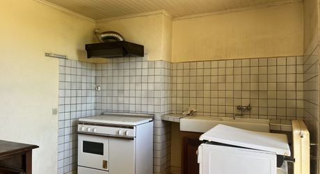 Beau bien de caractère avec dépendances à rénover – Idéal projet touristique ou familial Périgord Noir
