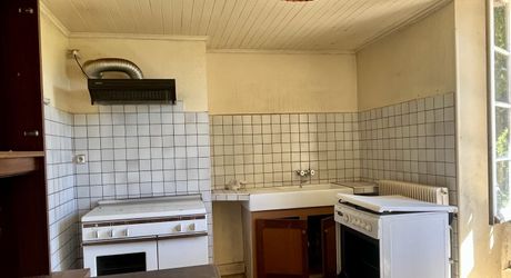 Beau bien de caractère avec dépendances à rénover – Idéal projet touristique ou familial Périgord Noir