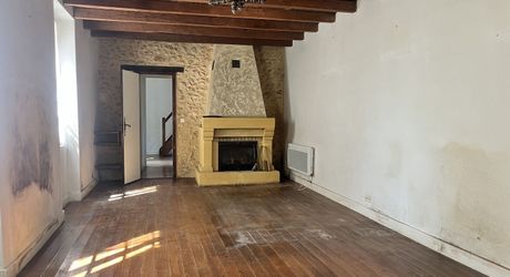 Maison en pierre à rénover entièrement – Proche Belvès.