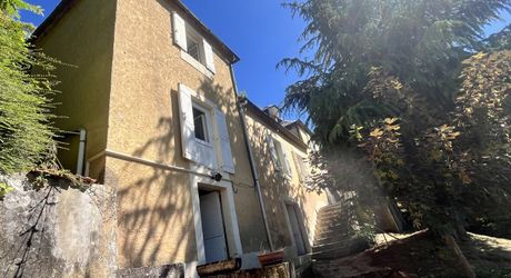 Maison en pierre à rénover entièrement – Proche Belvès.