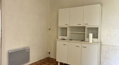 Maison en pierre à rénover entièrement – Proche Belvès.