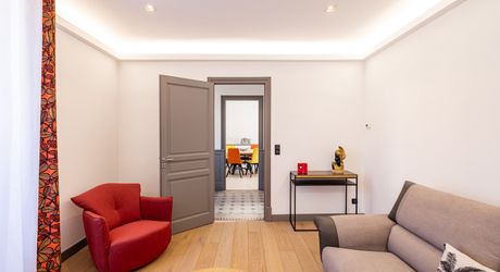 Sarlat-la-Canéda – Maison de ville entièrement rénovée avec espace balnéo, ascenseur, terrasses et stationnement