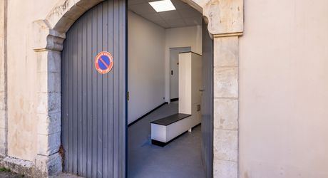 Sarlat-la-Canéda – Maison de ville entièrement rénovée avec espace balnéo, ascenseur, terrasses et stationnement
