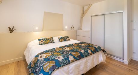 Sarlat-la-Canéda – Maison de ville entièrement rénovée avec espace balnéo, ascenseur, terrasses et stationnement