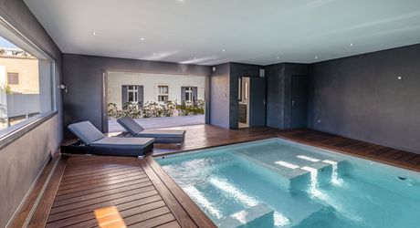 Sarlat-la-Canéda – Maison de ville entièrement rénovée avec espace balnéo, ascenseur, terrasses et stationnement