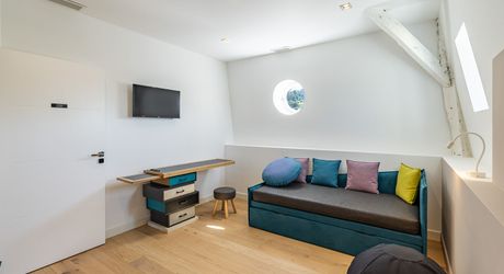 Sarlat-la-Canéda – Maison de ville entièrement rénovée avec espace balnéo, ascenseur, terrasses et stationnement