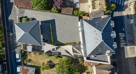 Sarlat-la-Canéda – Maison de ville entièrement rénovée avec espace balnéo, ascenseur, terrasses et stationnement
