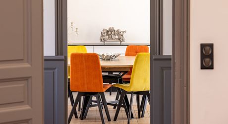 Sarlat-la-Canéda – Maison de ville entièrement rénovée avec espace balnéo, ascenseur, terrasses et stationnement