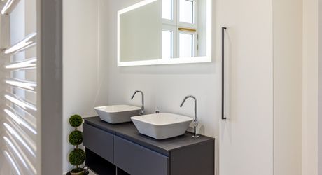 Sarlat-la-Canéda – Maison de ville entièrement rénovée avec espace balnéo, ascenseur, terrasses et stationnement
