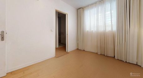 Appartement T3 de standing en rez-de-jardin avec  petit jardinet et place de parking sécurisée 