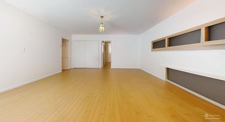 Appartement T3 de standing en rez-de-jardin avec  petit jardinet et place de parking sécurisée 