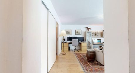 Appartement T3 de standing en rez-de-jardin avec  petit jardinet et place de parking sécurisée 