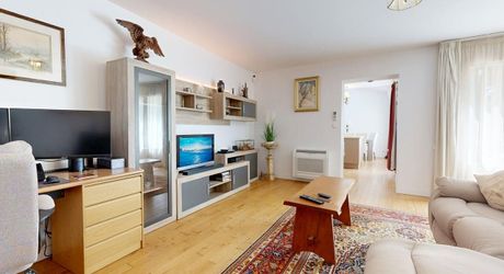 Appartement T3 de standing en rez-de-jardin avec  petit jardinet et place de parking sécurisée 