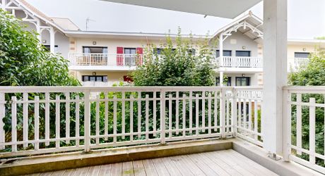 Appartement avec deux balcons et parking en sous-sol – La Teste-de-Buch