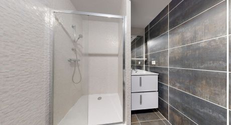 Appartement avec deux balcons et parking en sous-sol – La Teste-de-Buch