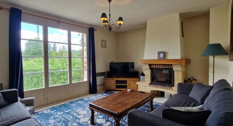 Maison 4 chambres, dépendance, piscine et jardin proche du village.