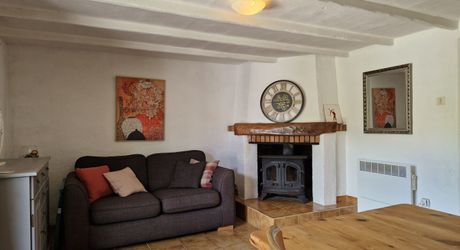 Maison 4 chambres, dépendance, piscine et jardin proche du village.