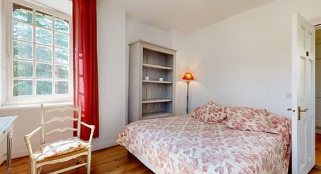 Propriété de caractère ade 20 hectares avec maison principale, maison d'amis, piscine, étang et cadre naturel