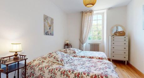 Propriété de caractère ade 20 hectares avec maison principale, maison d'amis, piscine, étang et cadre naturel