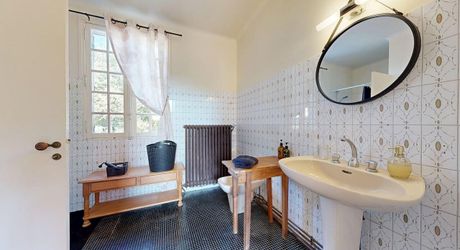 Propriété de caractère ade 20 hectares avec maison principale, maison d'amis, piscine, étang et cadre naturel