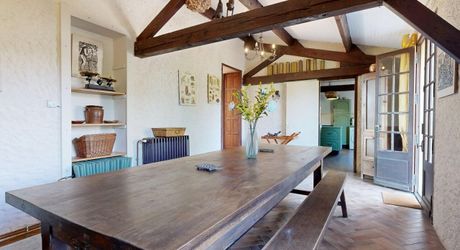 Propriété de caractère ade 20 hectares avec maison principale, maison d'amis, piscine, étang et cadre naturel