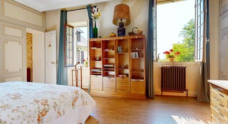 Propriété de caractère ade 20 hectares avec maison principale, maison d'amis, piscine, étang et cadre naturel