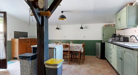 Propriété de caractère ade 20 hectares avec maison principale, maison d'amis, piscine, étang et cadre naturel