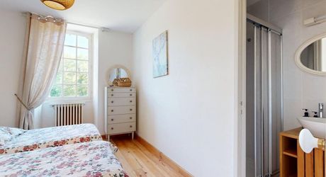 Propriété de caractère ade 20 hectares avec maison principale, maison d'amis, piscine, étang et cadre naturel