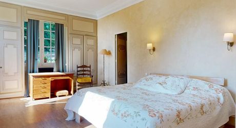 Propriété de caractère ade 20 hectares avec maison principale, maison d'amis, piscine, étang et cadre naturel